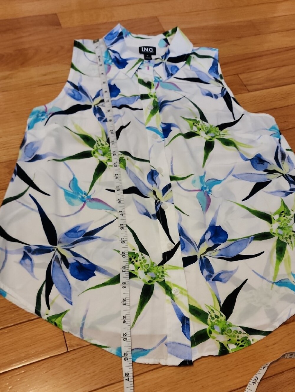 INC International Concepts White Sleeveless Floral Button-Front Top - Picture 3 of 5